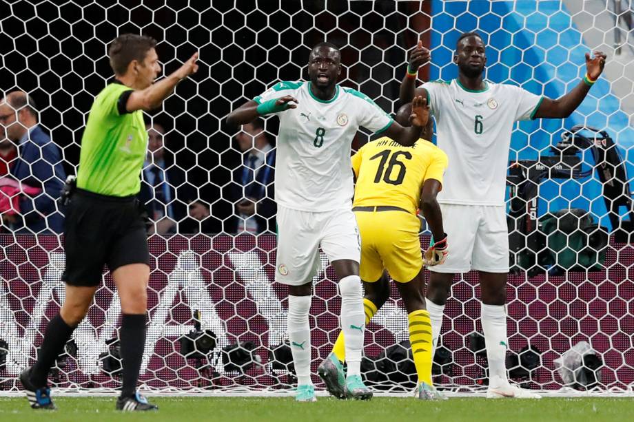 Defesa de Senegal lamenta o gol de empate do Japão, em partida válida pela segunda rodada do grupo H em Ecaterimburgo - 24/06/2018