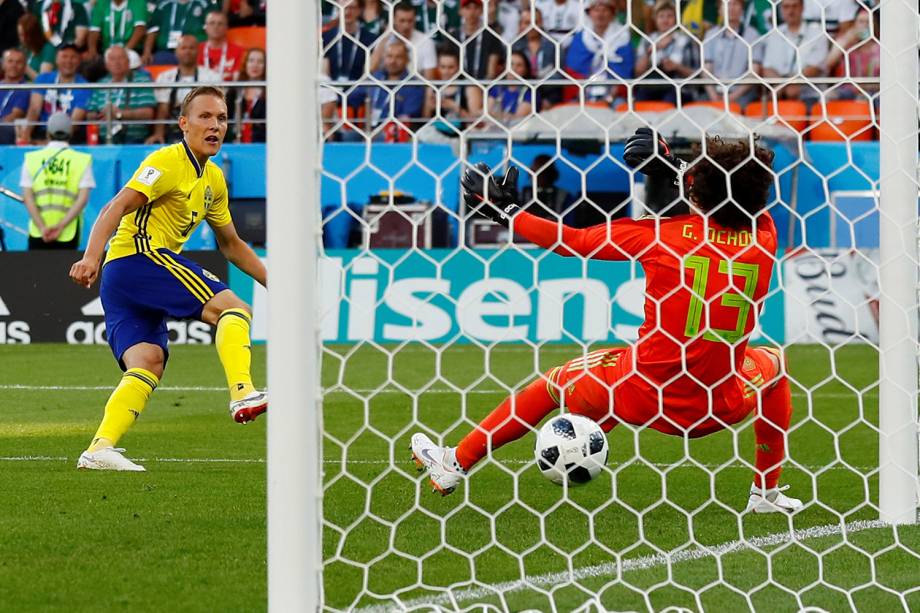 Ludwig Augustinsson marca primeiro gol da Suécia durante partida contra o México na Arena Ecaterimburgo - 27/06/2018