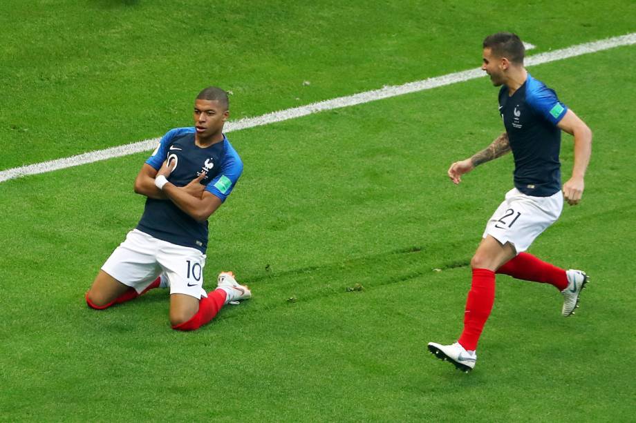 O atacante Kylian Mbappé comemora o terceiro gol da França na partida contra a Argentina, válida pelas oitavas de final da Copa do Mundo, em Kazan - 30/06/2018