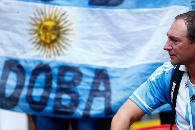 Torcedor reage após a derrota da Argentina para a França, nas oitavas de final da Copa do Mundo Rússia, na Arena Kazan - 30/06/2018 Torcedor reage após a derrota da Argentina para a França, nas oitavas de final da Copa do Mundo Rússia, na Arena Kazan - 30/06/2018
