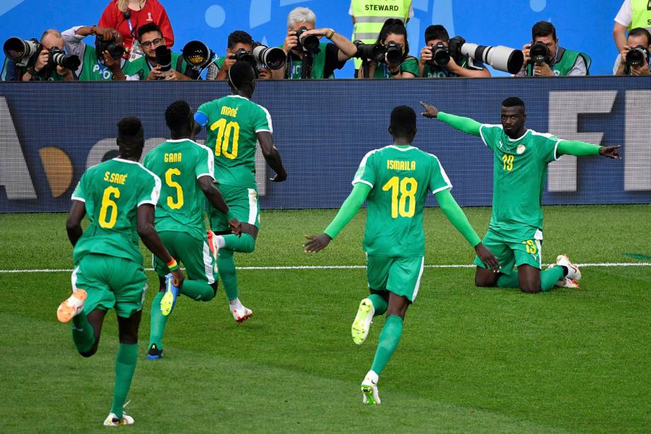 Mbaye Niang comemora o gol marcado contra a Polônia, durante o confronto válido pelo Grupo H