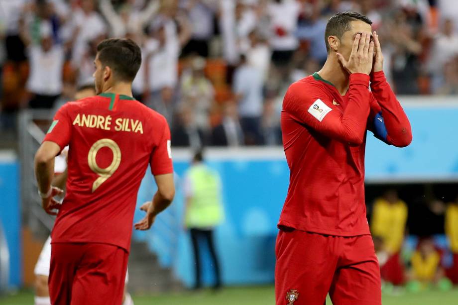 Cristiano Ronaldo lamenta após perder pênalti durante partida entre Portugal e Irã - 25/06/2018