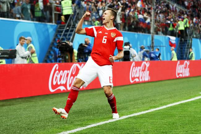 Denis Cheryshev comemora após marcar o segundo gol da Rússia, durante partida contra o Egito, válida pelo grupo A da Copa do Mundo - 19/06/2018