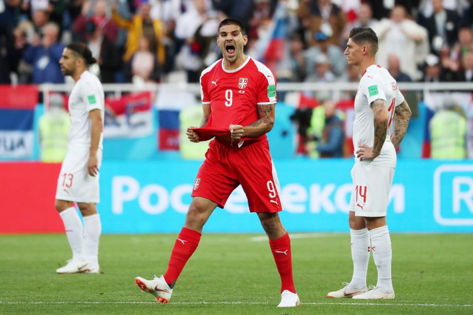 O sérvio Aleksandar Mitrovic comemora gol durante partida válida pela segunda rodada do grupo E, em Kaliningrado - 22/06/2018