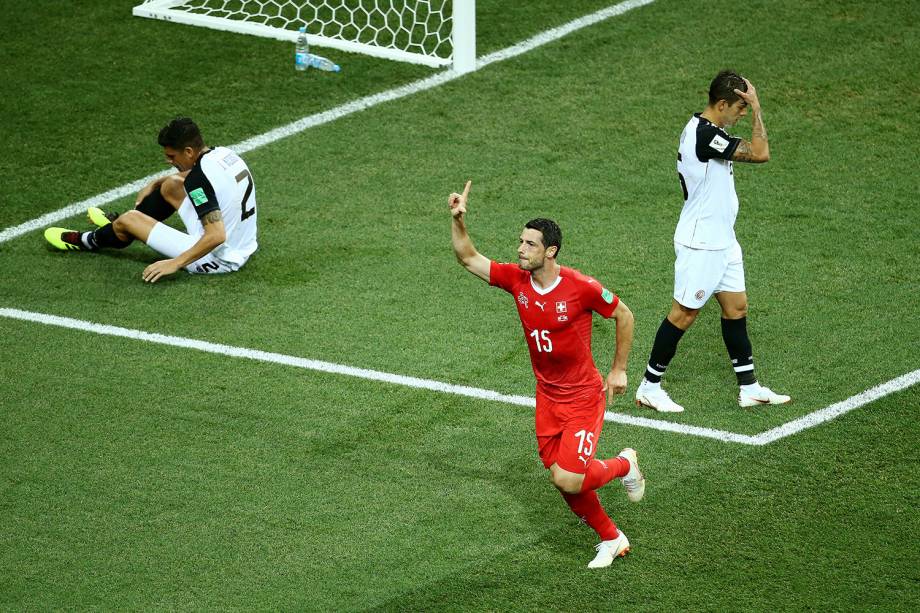 Blerim Dzemaili da Suíça comemora após marcar seu primeiro gol em partida contra a Costa Rica - 27/06/2018