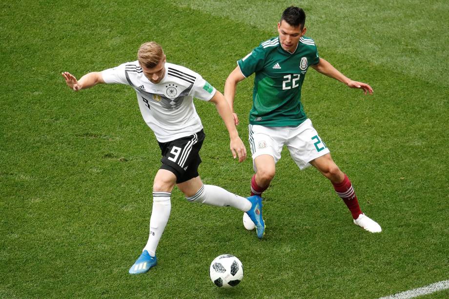 Timo Werner da Alemanha disputa a bola com Hirving Lozano - 17/06/2018
