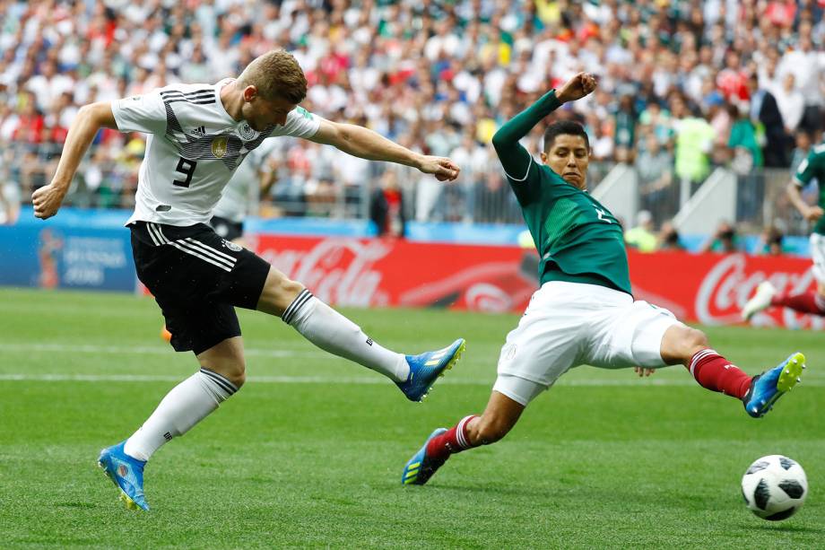 Timo Werner chuta para o gol durante partida contra o México - 17/06/2018