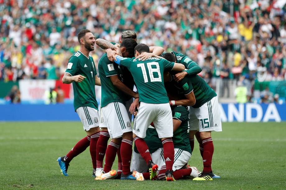 Seleção mexicana comemora primeiro gol em partida contra a Alemanha - 17/06/2018