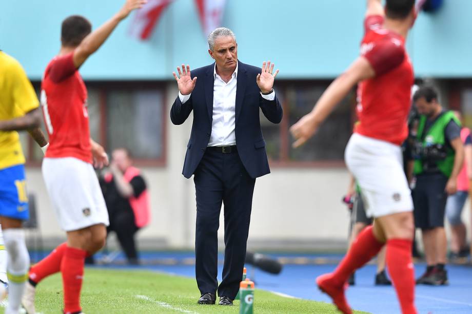 O técnico Tite durante partida amistosa entre Brasil e Áustria, realizada em Viena - 10/06/2018