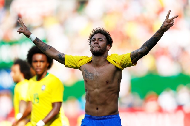 Neymar comemora após marcar gol durante partida entre Brasil e Áustria - 10/06/2018
