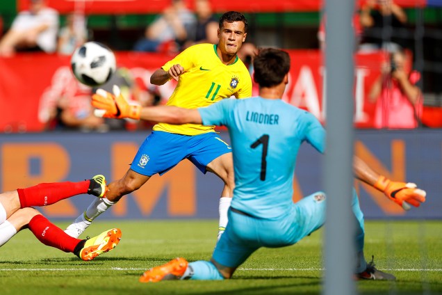Philippe Coutinho marca o terceiro gol da Seleção Brasileira diante da Áustria, durante partida amistosa realizada em Viena - 10/06/2018