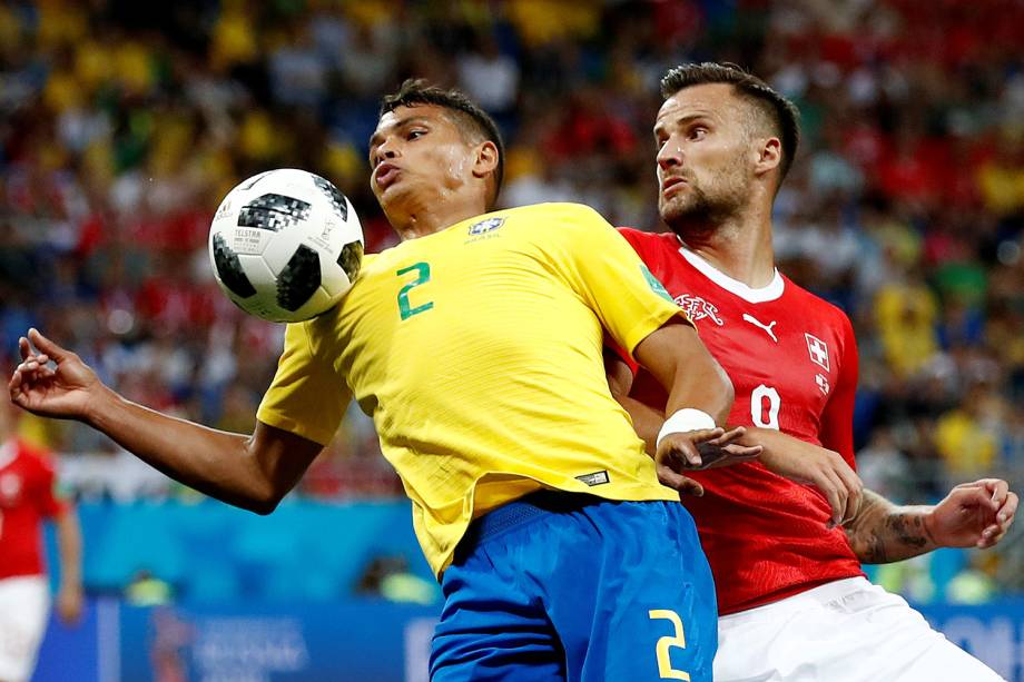 Thiago Silva durante jogada contra Damir Sagolj da Suíça na  Arena Rostov - 17/06/2018