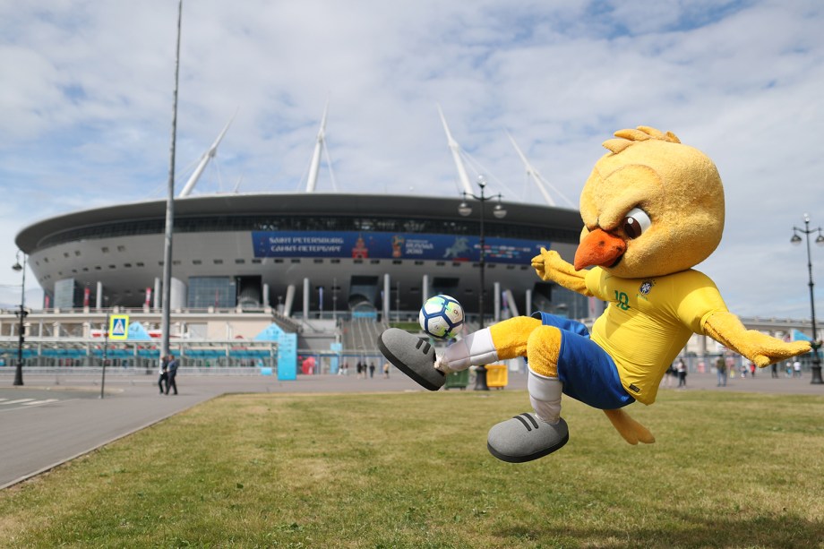 Canarinho pistola mostra habilidade com a bola em São Petersburgo - 21/06/2018