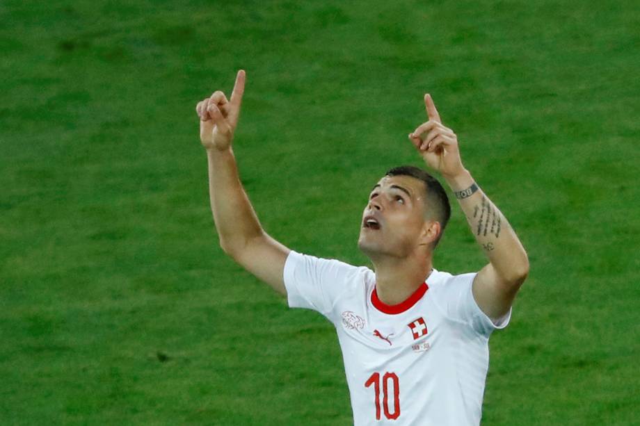 Granit Xhaka comemora após empatar a partida contra a Sérvia, válida pela segunda rodada do grupo E da Copa do Mundo - 22/06/2018