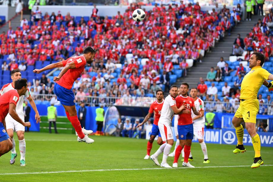 Giancarlo Gonzalez cabeceia para o gol - 17/06/2018