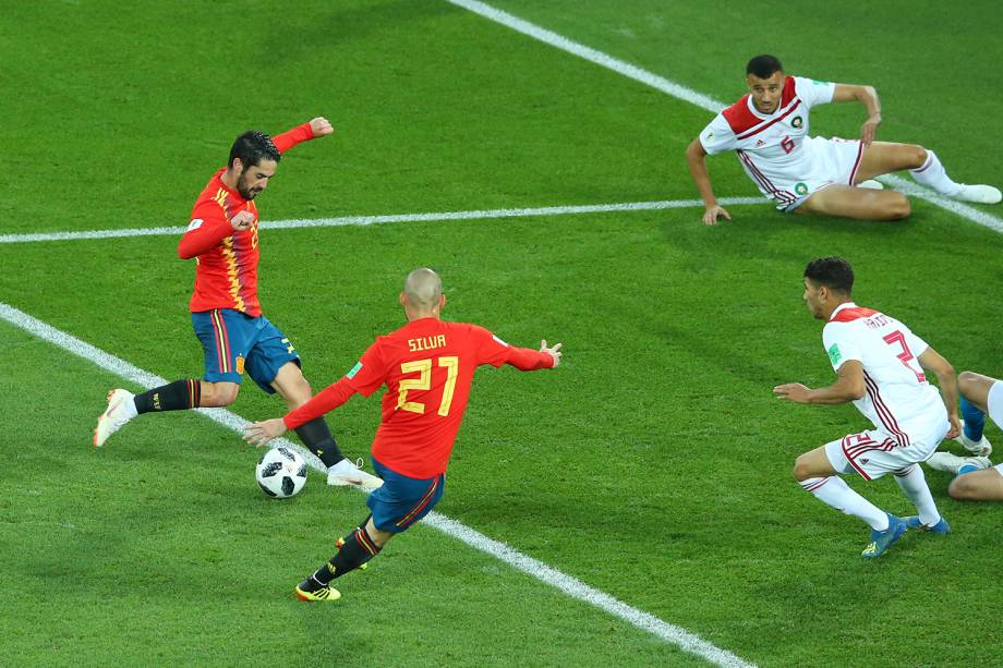 Isco da Espanha marca seu primeiro gol durante partida contra o Marrocos - 25/06/2018