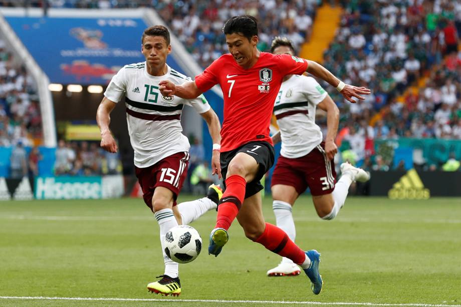 Son Heung-min da Coreia do Sul disputa a bola com Hector Moreno na Arena Rostov - 23/06/2018