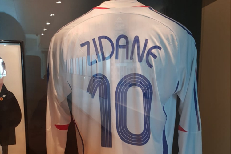 Camisa usada por Zinedine Zidane na Copa de 2006