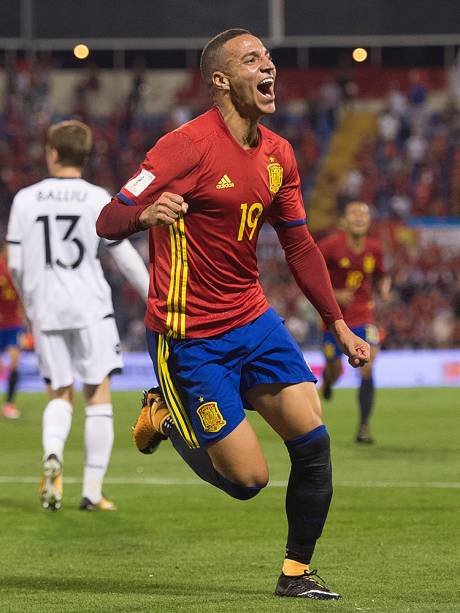 O jogador Rodrigo, da Espanha, comemora após marcar gol contra a Albânia, em partida válida pelas Eliminatórias para a Copa do Mundo - 06/10/2017