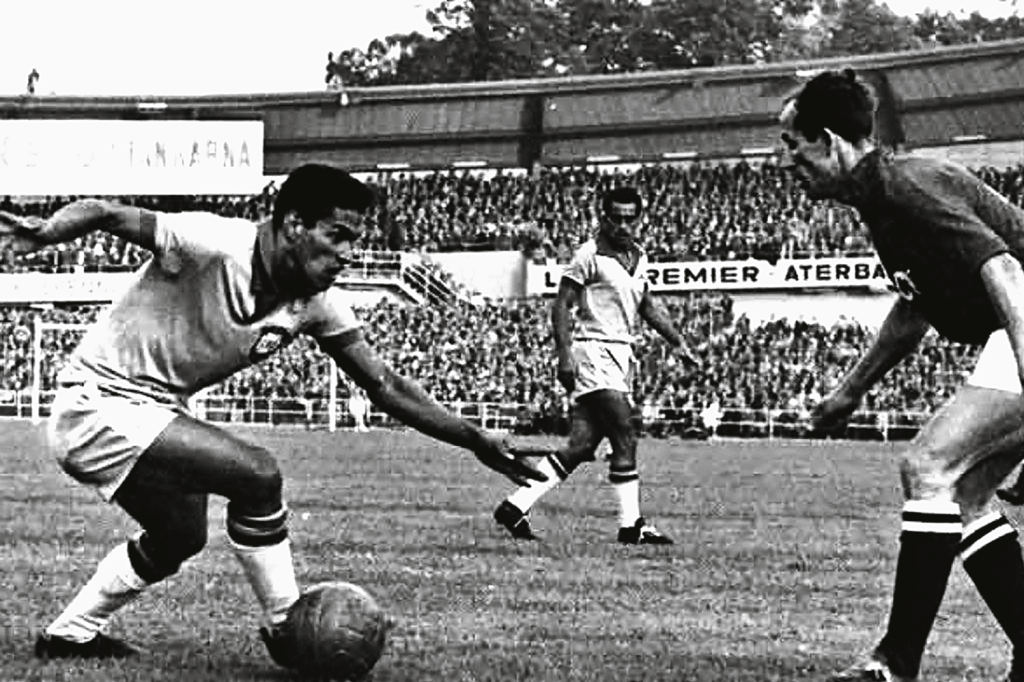 GARRINCHA-BRASIL-X-UNIAO-SOVIETICA-1958_3