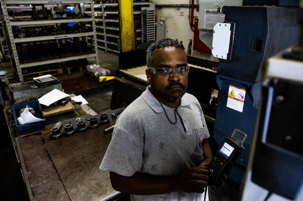 Em metalúrgica no ABC, Lula é elogiado, mas sua inocência é contestada