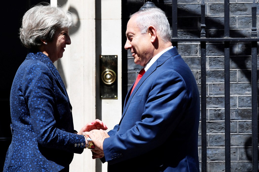 A primeira-ministra britânica Theresa May recebe o primeiro-ministro israelense Benjamin Netanyahu, em Londres - 06/06/2018