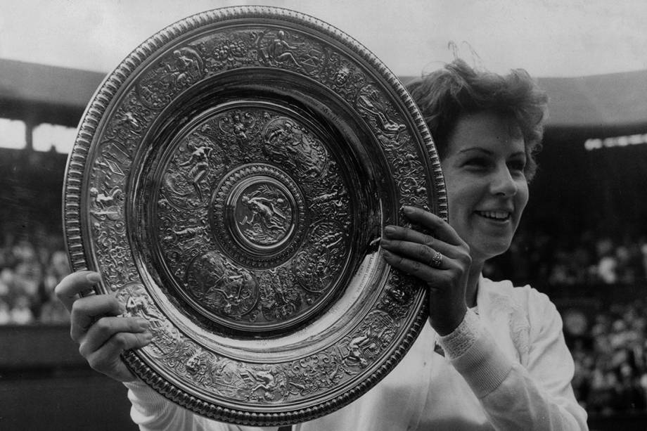 Maria Esther Bueno vence torneio de Wimbledon na categoria individual feminina contra a australiana Margaret Smith, em Londres - 4/7/1964