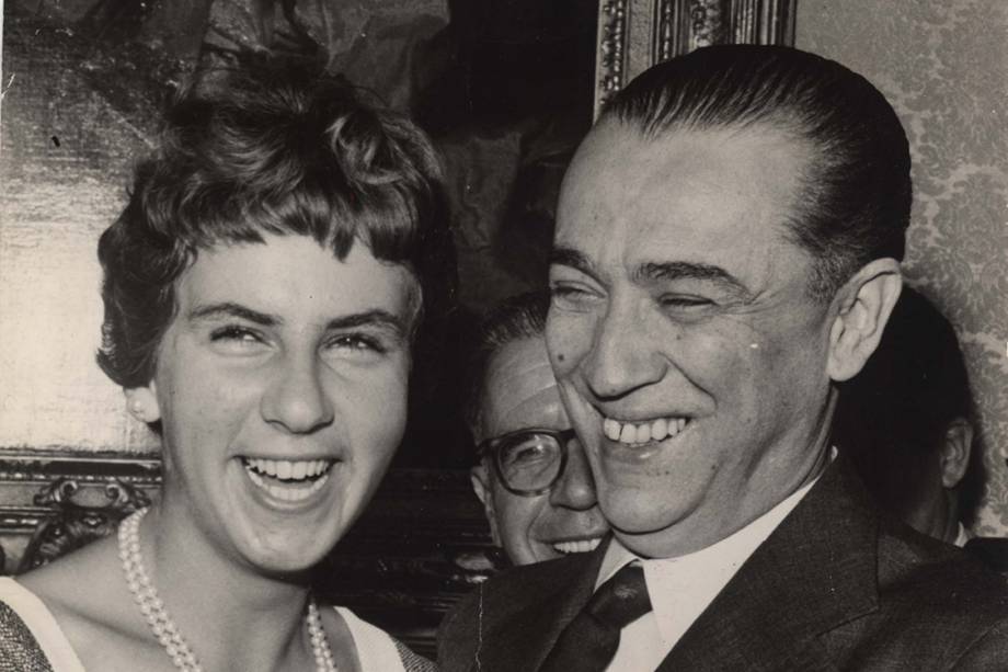 A tenista Maria Esther Bueno e o presidente Juscelino Kubitschek - 1959