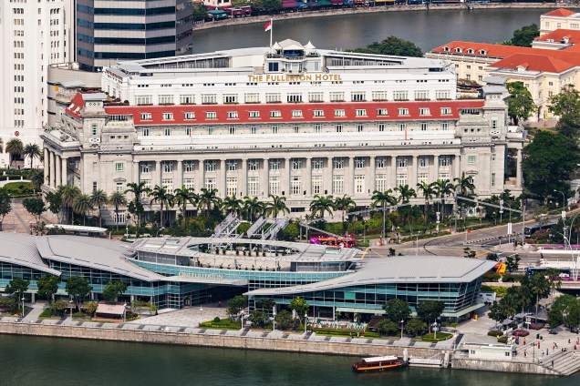 Hotel Fullerton localizado próximo ao rio Singapura