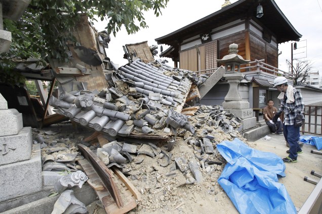 Templo afetado por terremoto é visto em Ibaraki, Osaka, no Japão - 18/06/2018