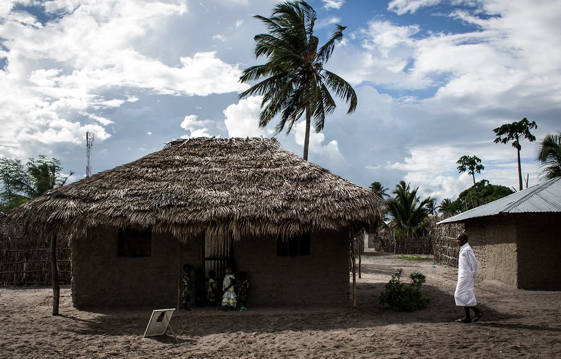 Moradores da aldeia de Quitupo, nos arredores do distrito de Palma, que será reassentada para dar lugar ao novo projeto de exploração de gás - 16/2/2017