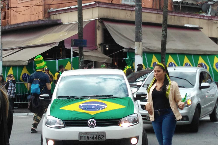 Torcedores se preparam para assistir a partida Brasil x Suíça, válida pelo grupo E da Copa do Mundo - 17/06/2018
