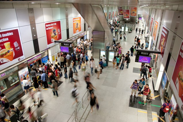 Estação de MRT, em Singapura