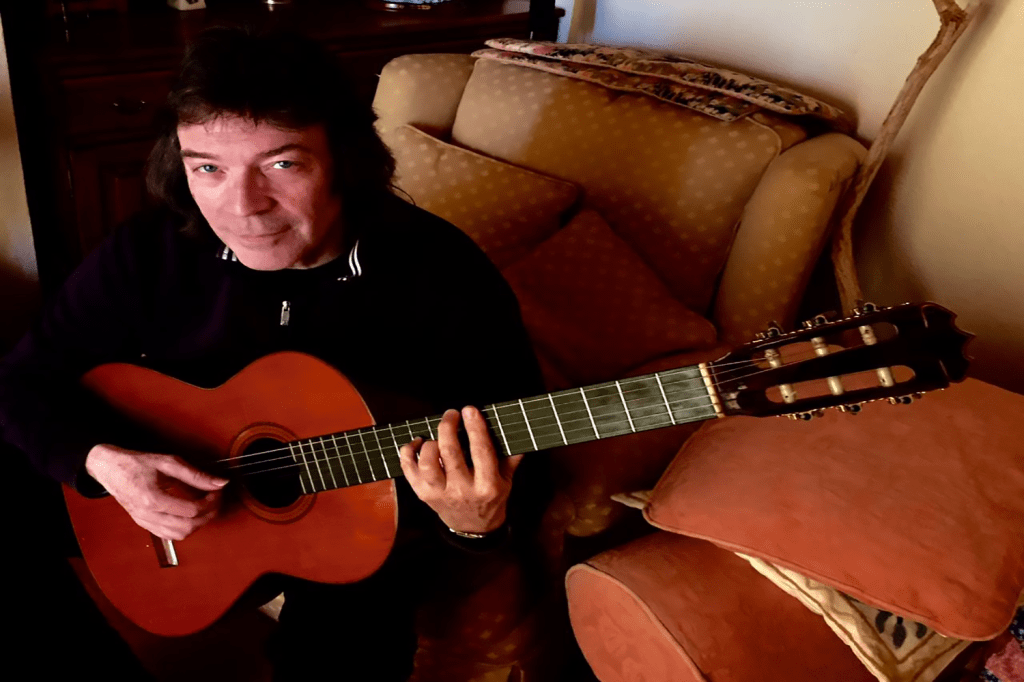 A guitarra multifacetada de Steve Hackett