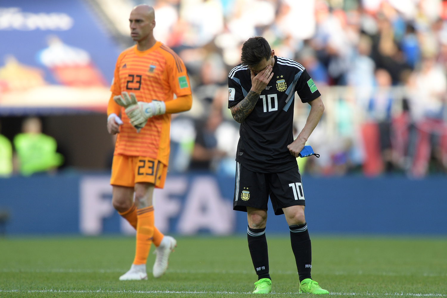 Messi perde pênalti e Argentina empata com a Islândia na estreia