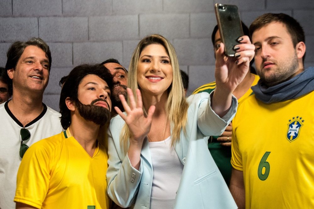 Dani Calabresa em esquete do 'Zorra' que ironiza vídeo ofensivo de brasileiros na Copa do Mundo da Rússia