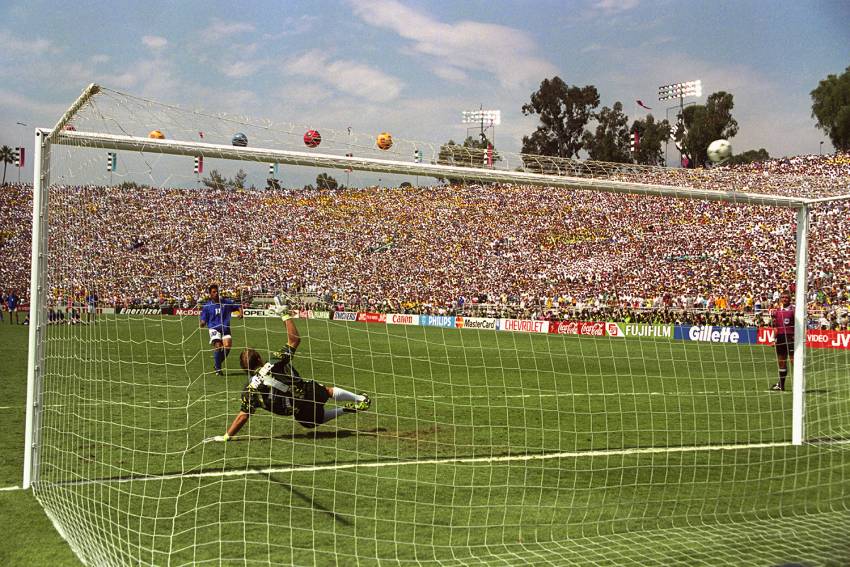 Copa do Mundo 1994: Romário e Bebeto 'embalam' o tetra brasileiro