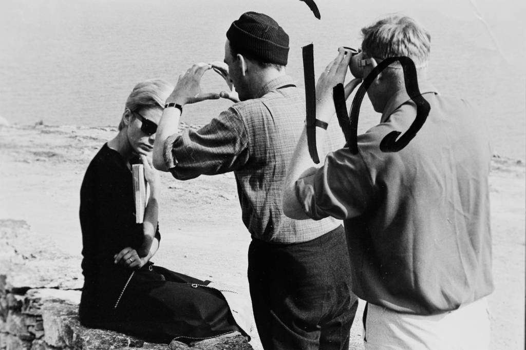 O cineasta sueco Ingmar Bergman durante direção do filme ‘Persona’