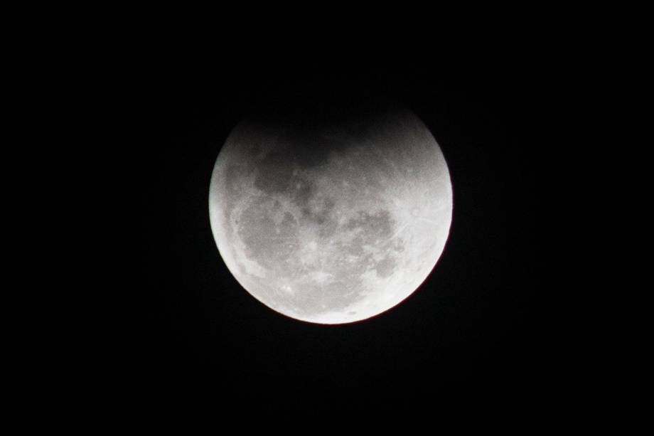 Eclipse lunar é visto sobre o céu do Morumbi, bairro localizado na zona sul de São Paulo (SP) - 27/07/2018 Eclipse lunar é visto sobre o céu do Morumbi, bairro localizado na zona sul de São Paulo (SP) - 27/07/2018