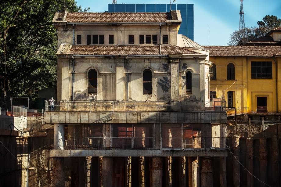 Escavação abaixo da Capela de Santa Luzia, no Hospital Matarazzo, que será transformado no complexo Cidade Matarazzo