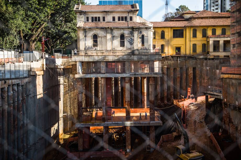 Escavação abaixo da Capela de Santa Luzia, no Hospital Matarazzo, que será transformado no complexo Cidade Matarazzo