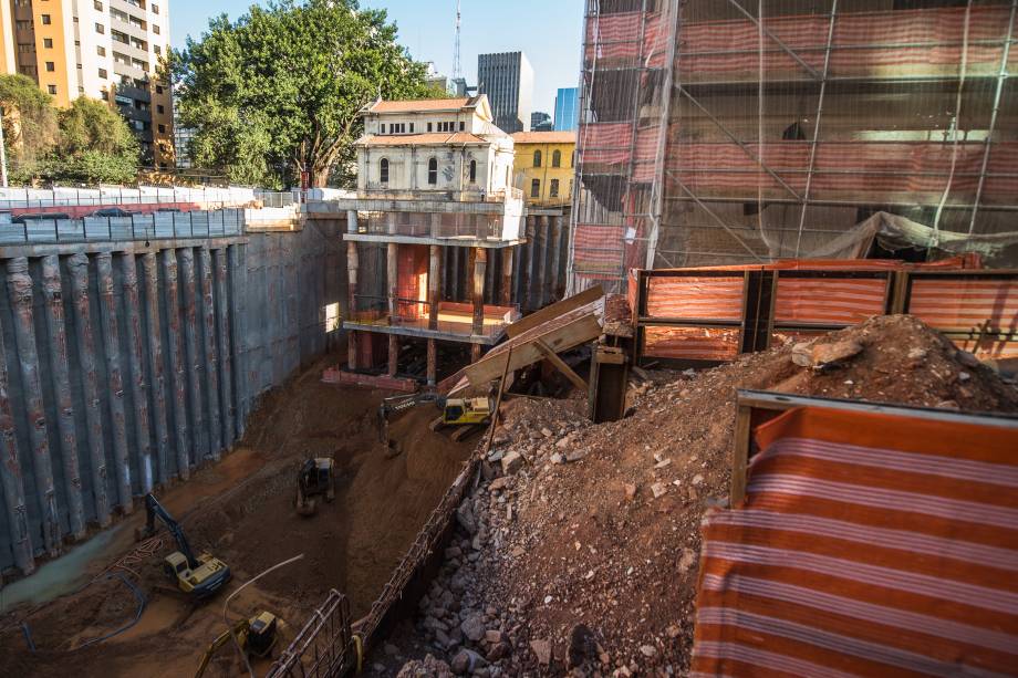 Escavação abaixo da Capela de Santa Luzia, no Hospital Matarazzo, que será transformado no complexo Cidade Matarazzo Escavação abaixo da Capela de Santa Luzia, no Hospital Matarazzo, que será transformado no complexo Cidade Matarazzo