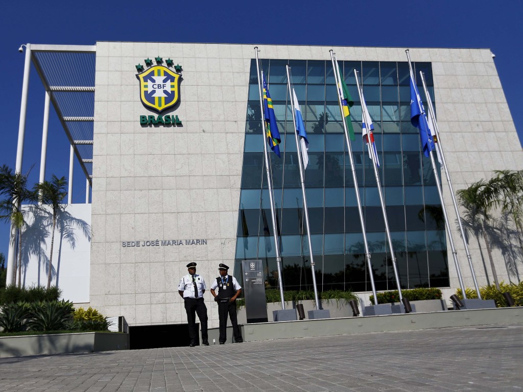 O presidente Luiz Inácio Lula da Silva e o ministro do Trabalho e Emprego, Luiz Marinho, durante encontro com dirigentes de centrais sindicais, no Palácio do Planalto, em janeiro do ano passado