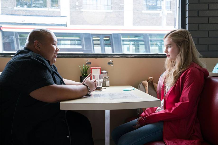 Angourie Rice e Jacob Batalon em cena do filme 'Todo Dia'