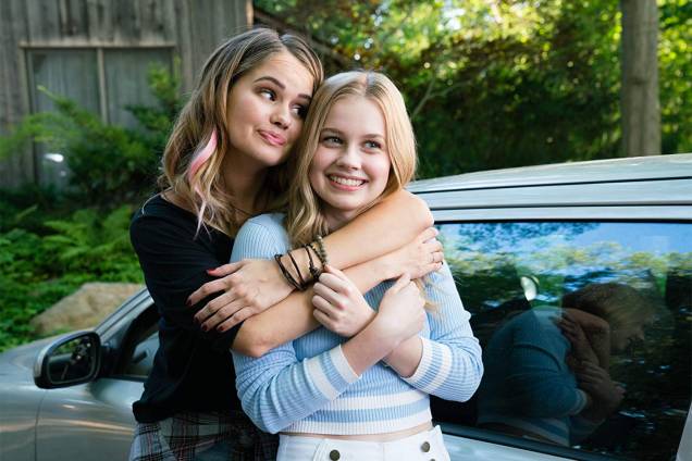 Debby Ryan e Angourie Rice em cena do filme 'Todo Dia' Debby Ryan e Angourie Rice em cena do filme 'Todo Dia'