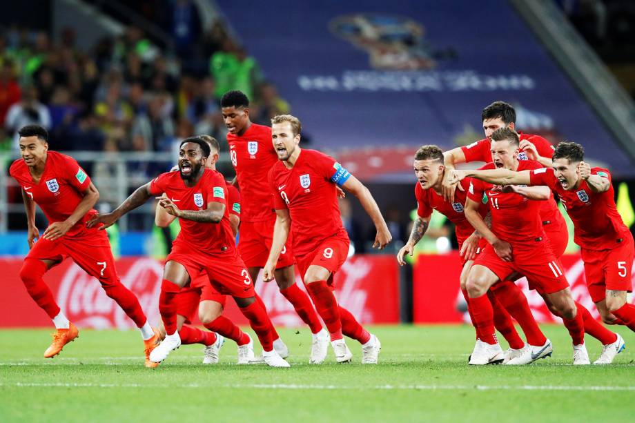 Jogadores ingleses comemoram após vencerem a Colômbia na disputa de penalidades máximas e se classificarem para as quartas de final da Copa do Mundo - 03/07/2018