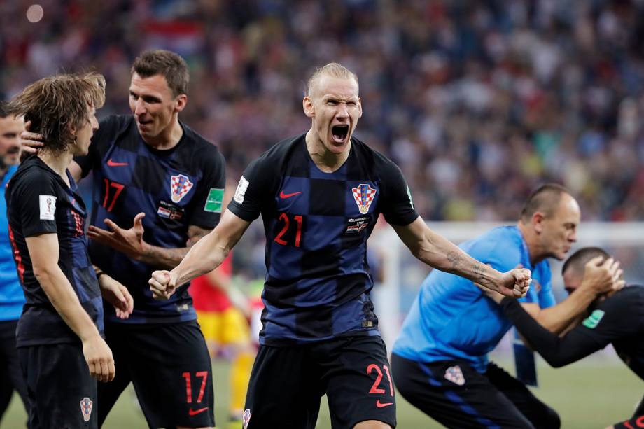 Jogadores croatas comemoram após eliminarem a Dinamarca na disputa de penalidades máximas - 01/07/2018