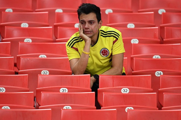 Um torcedor colombiano chora após a eliminação de sua seleção nas oitavas de final para a Inglaterra, durante a partida decidida nos pênaltis, no estádio Spartak - 03/07/2018
