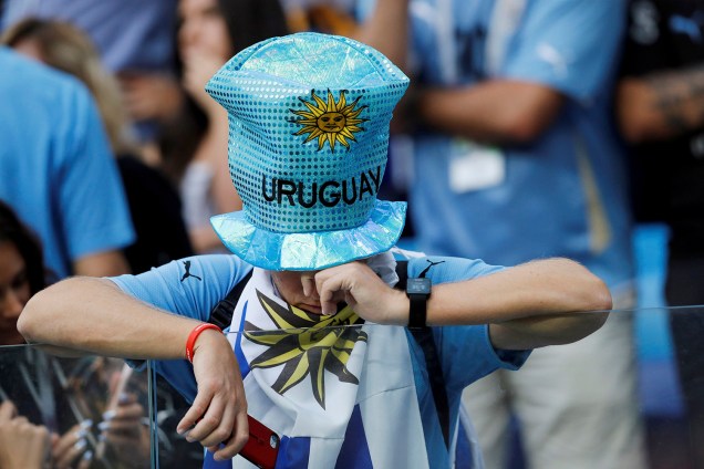 Torcedor do Uruguai chora ao final da partida contra a França nas quartas de final da Copa do Mundo Rússia - 06/07/2018