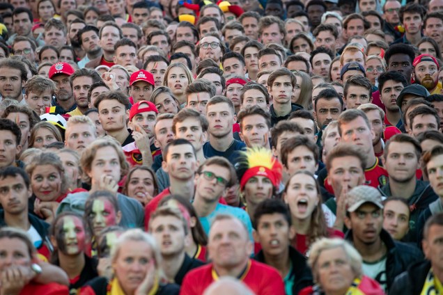 Torcedores belgas assistem à semi final contra a França em uma arena para fans na cidade de Antuérpia - 70/07/2018